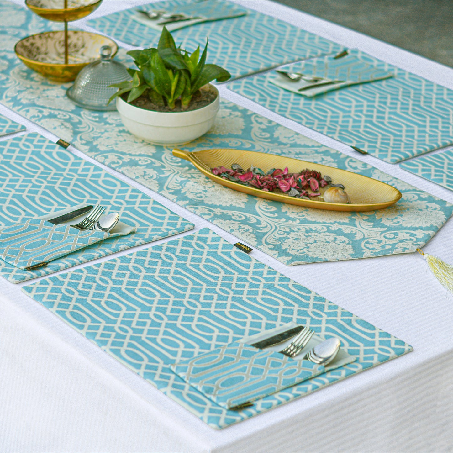 Carlson Coral Blue Table Runner