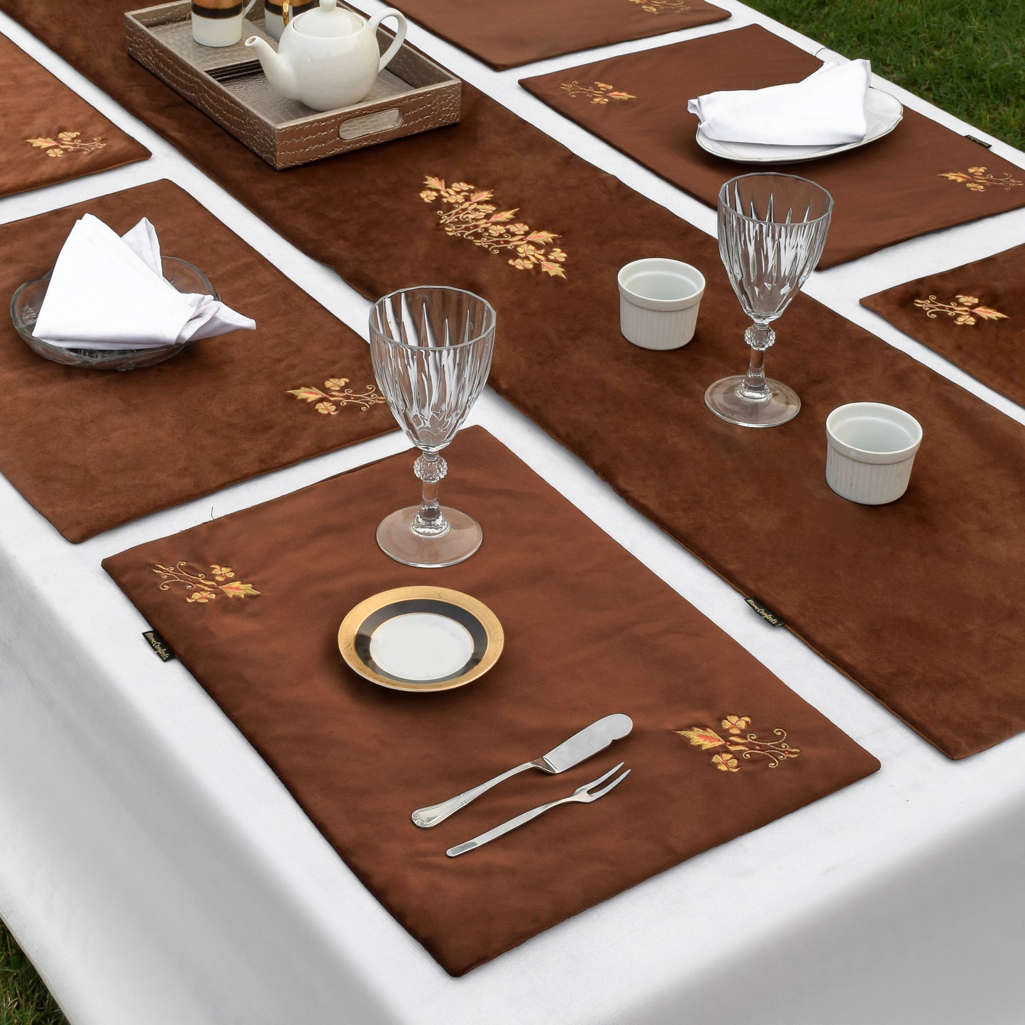 Moca Brown Velvet Embroidered Table Set