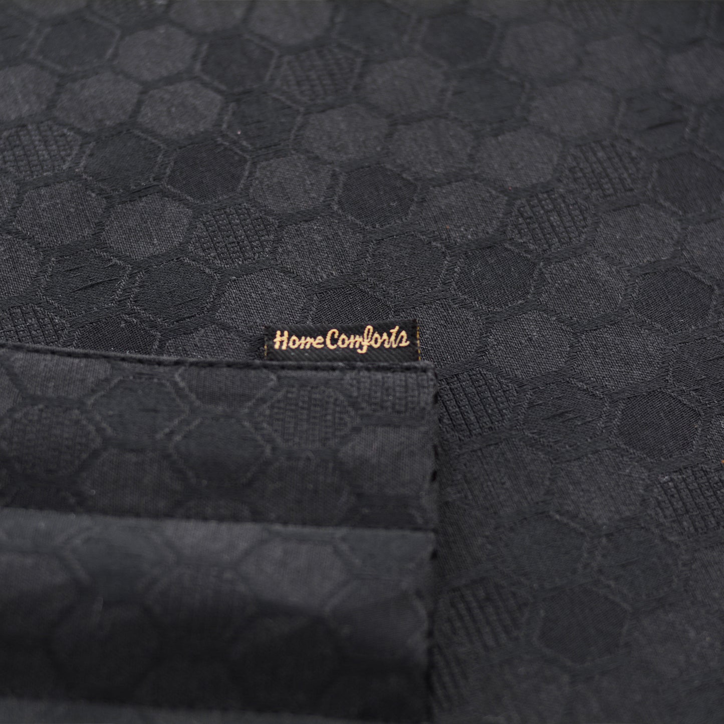 Juniper Leaf Night Black Table Mats