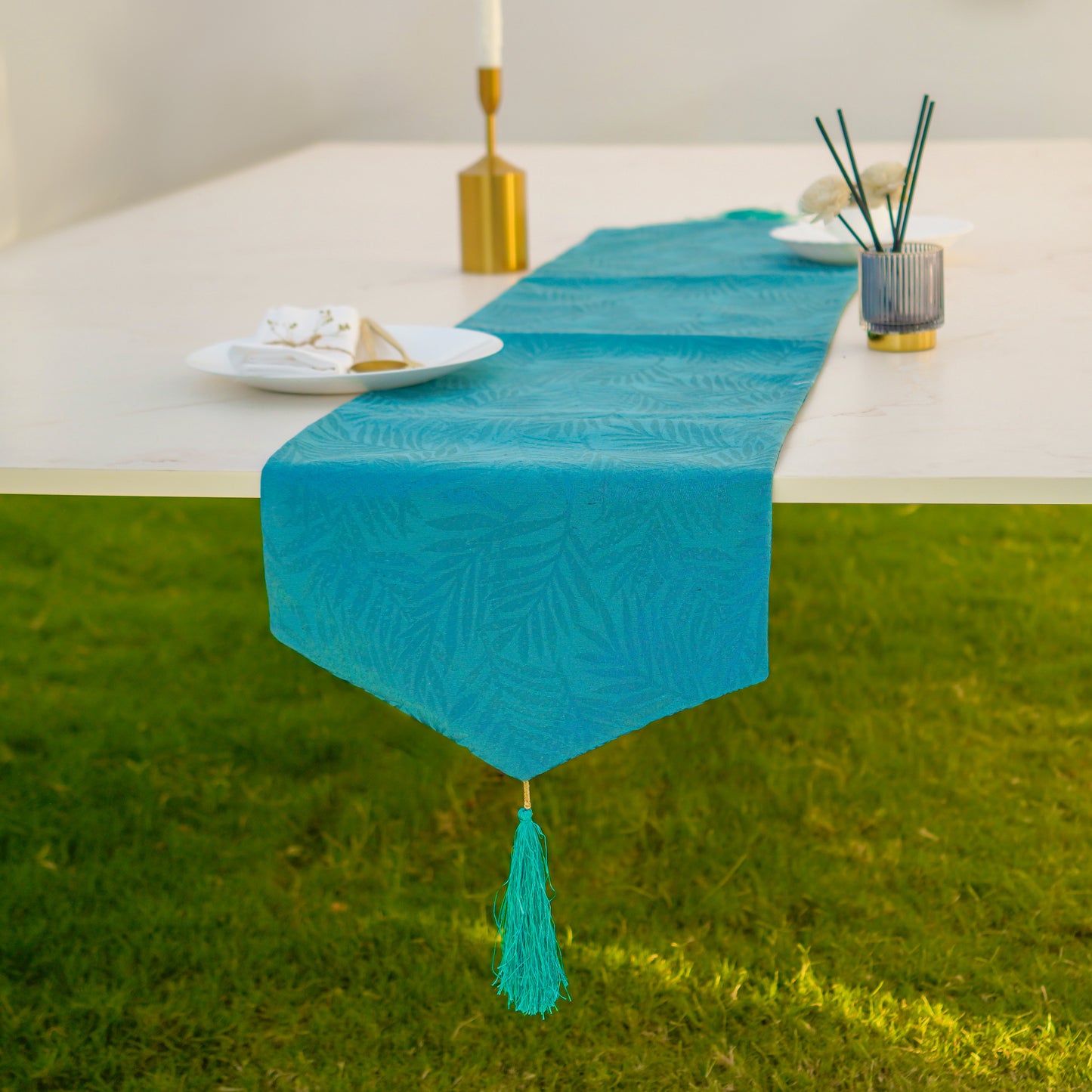 Juniper Leaf C-Green Table Runner