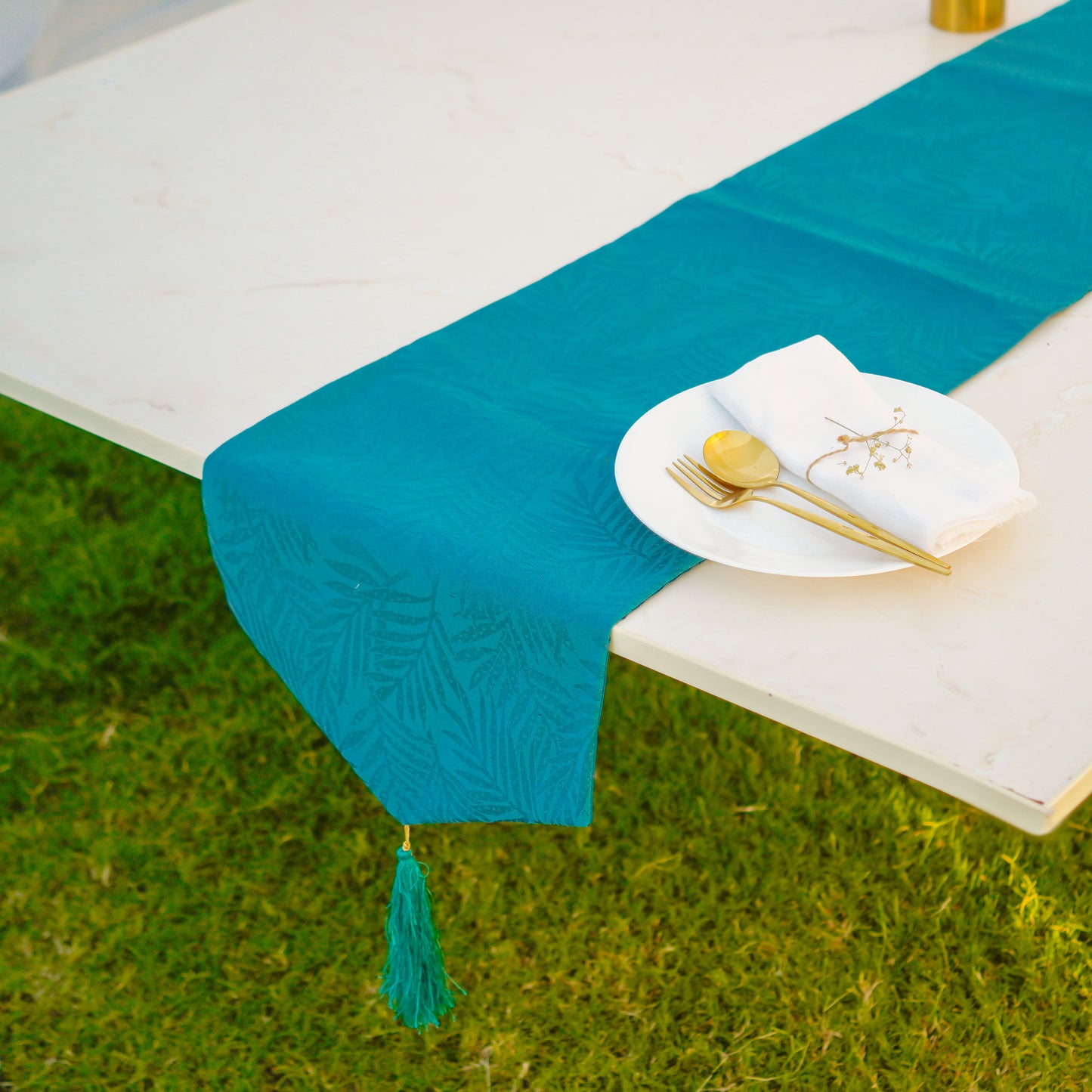 Juniper Leaf C-Green Table Runner