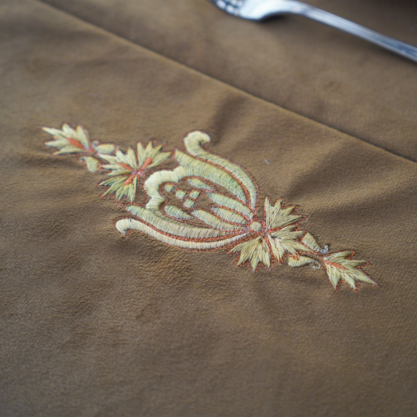 Nobel Velvet Brown Embroidered Table Set