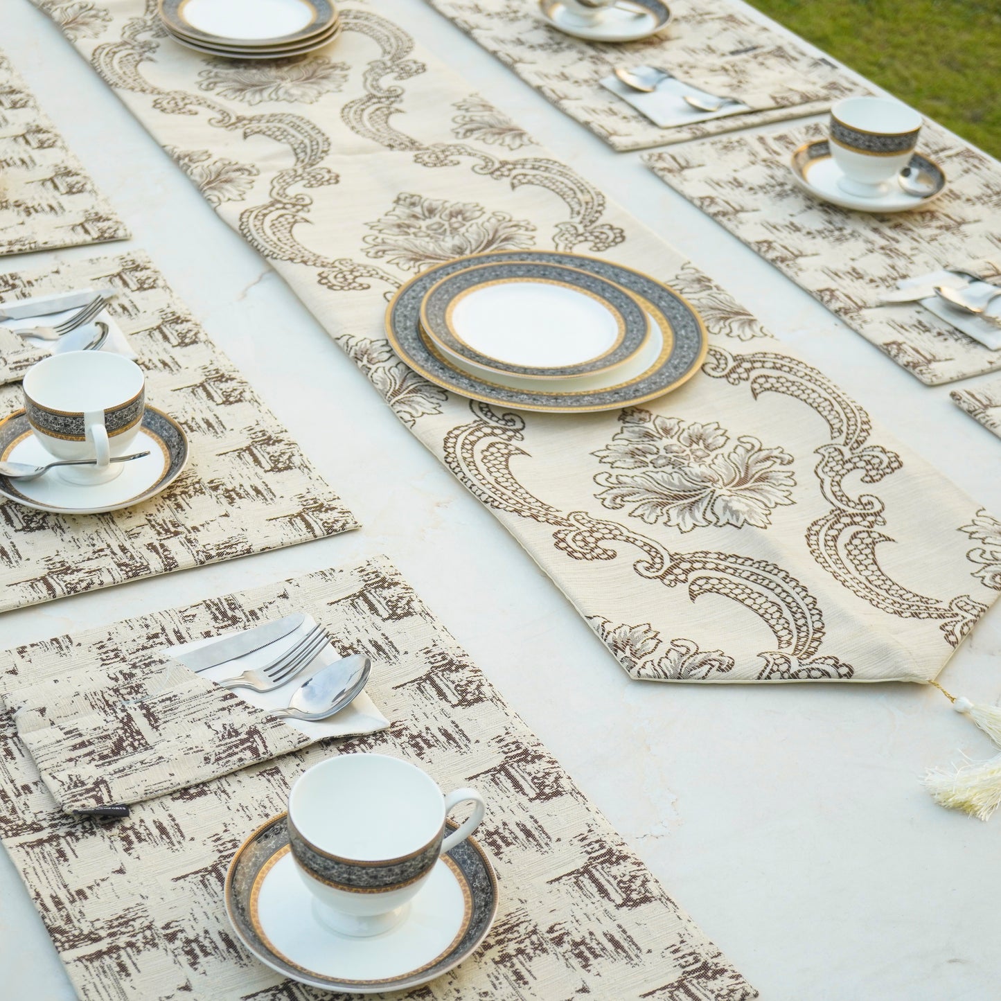 Victorian Arch Cocoa Beige Table Set