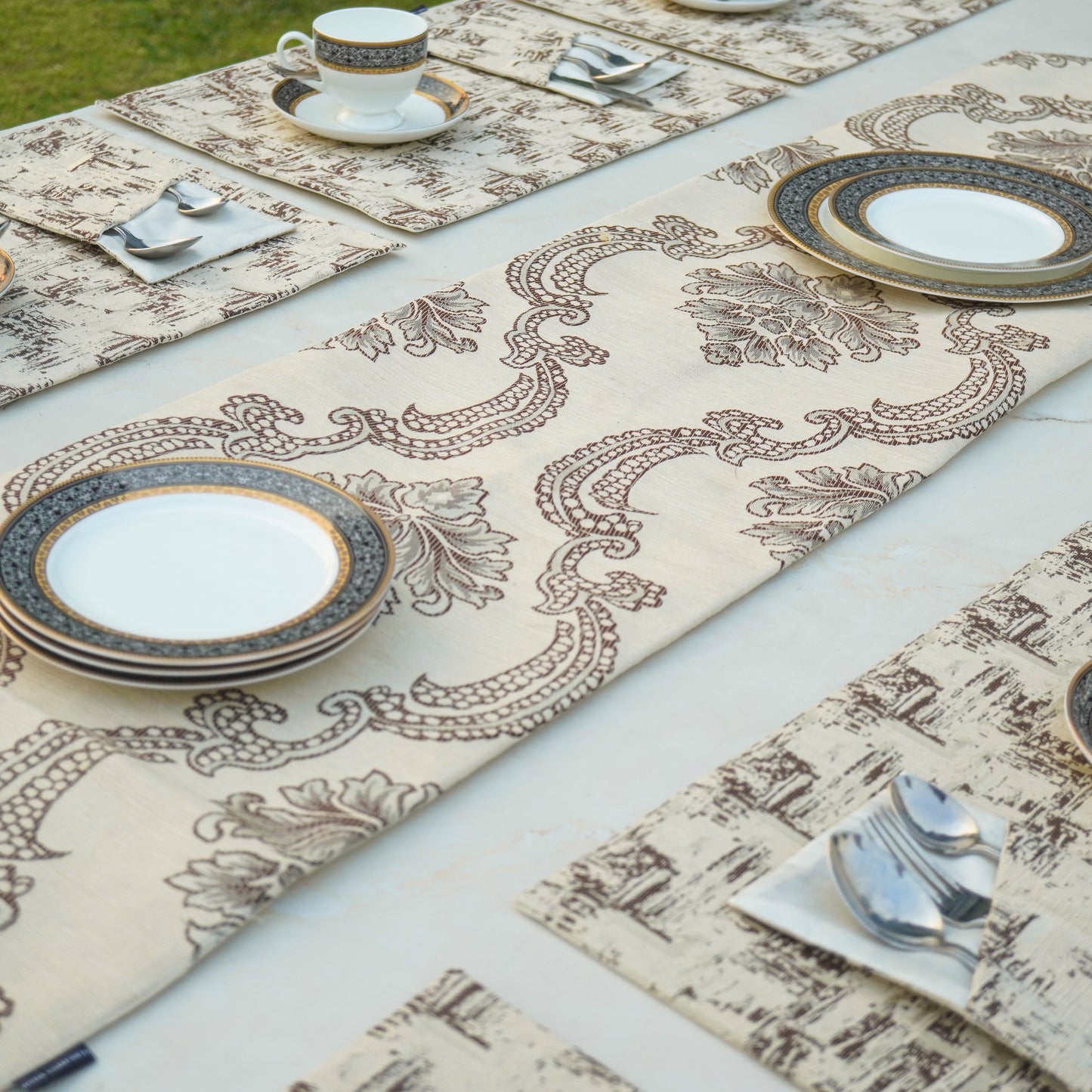 Victorian Arch Cocoa Beige Table Set