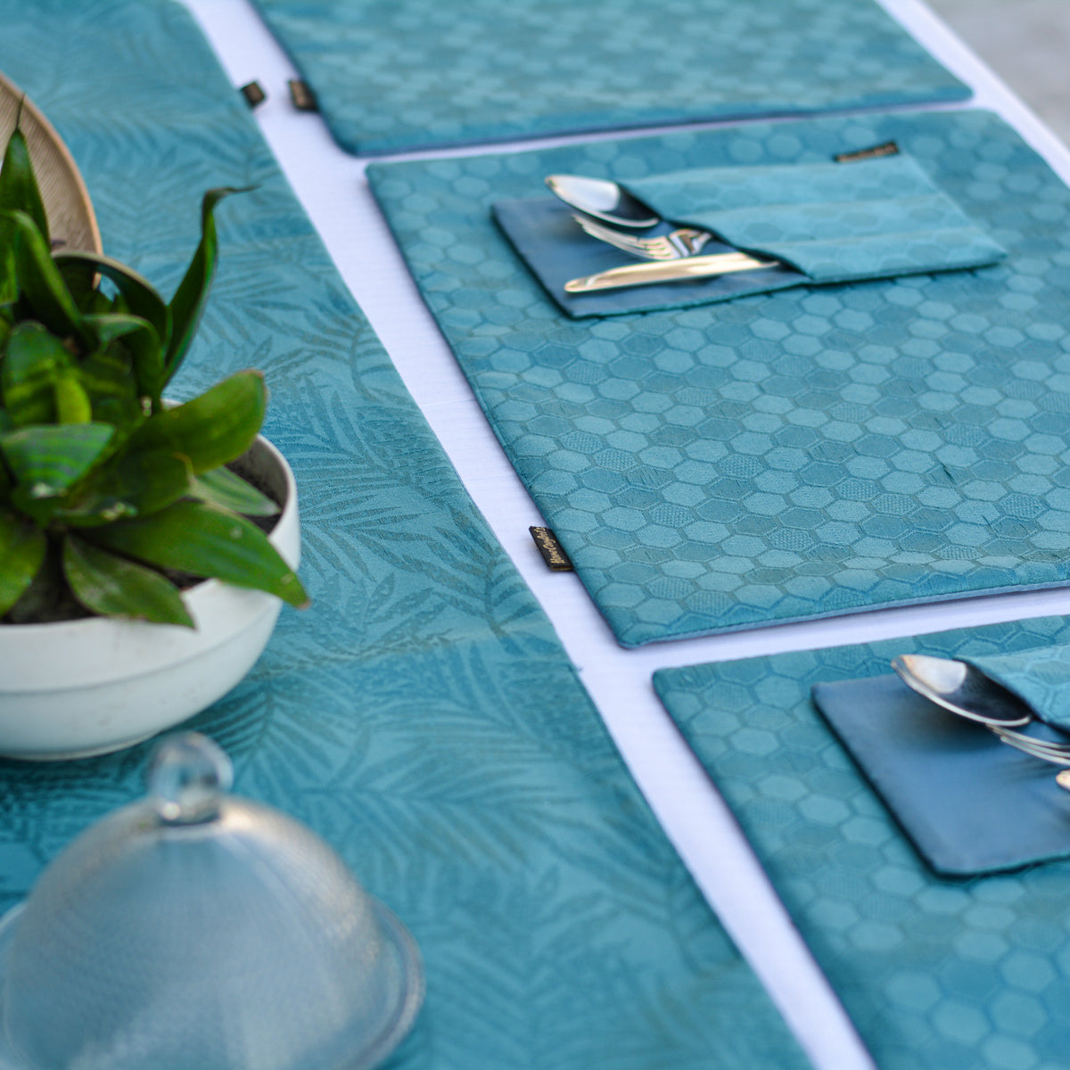 Juniper Leaf C-Green Table Set - Home Comforts