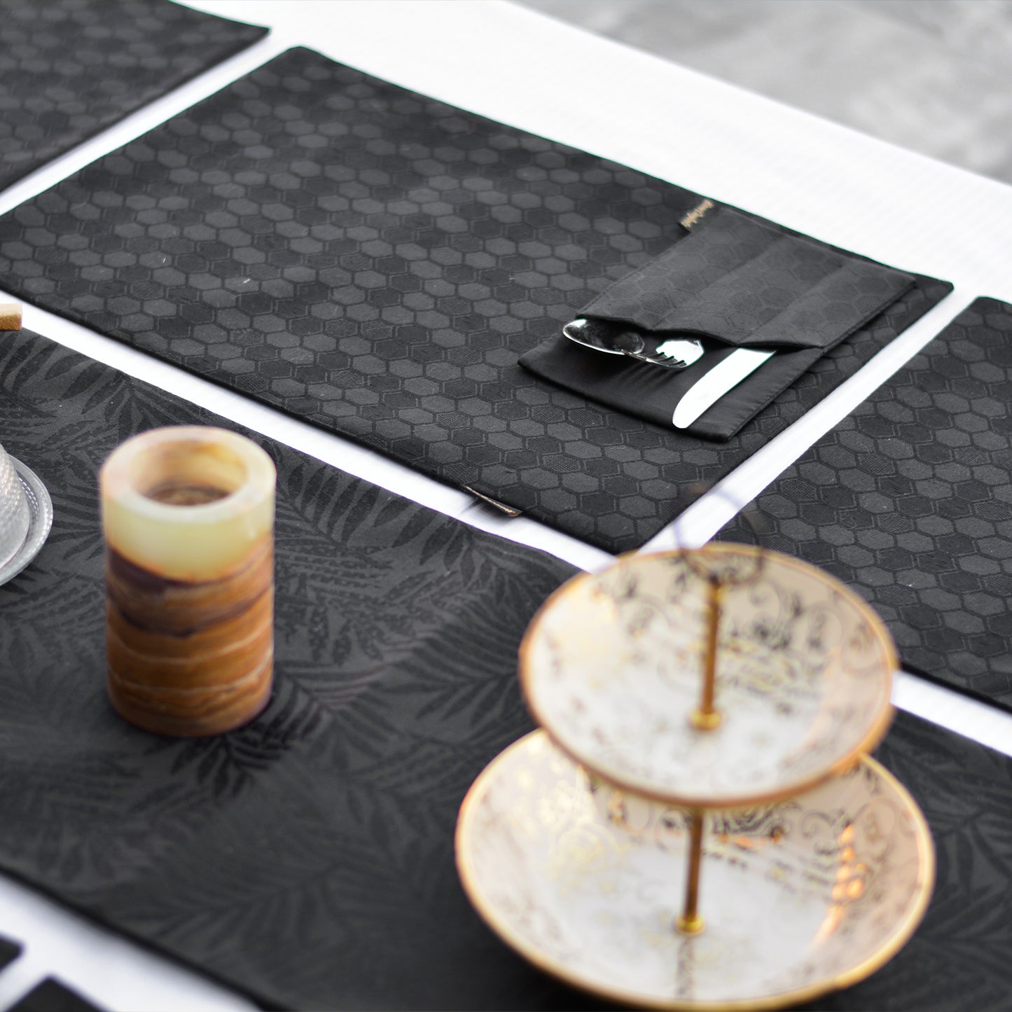 Juniper Leaf Night Black Table Set