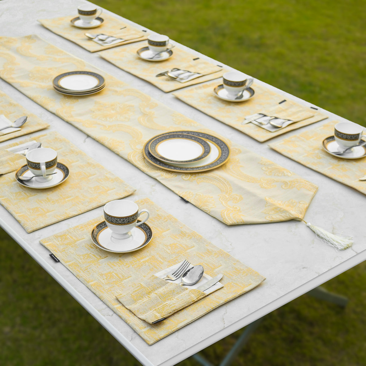Zarwish Pearl Gold Table Set