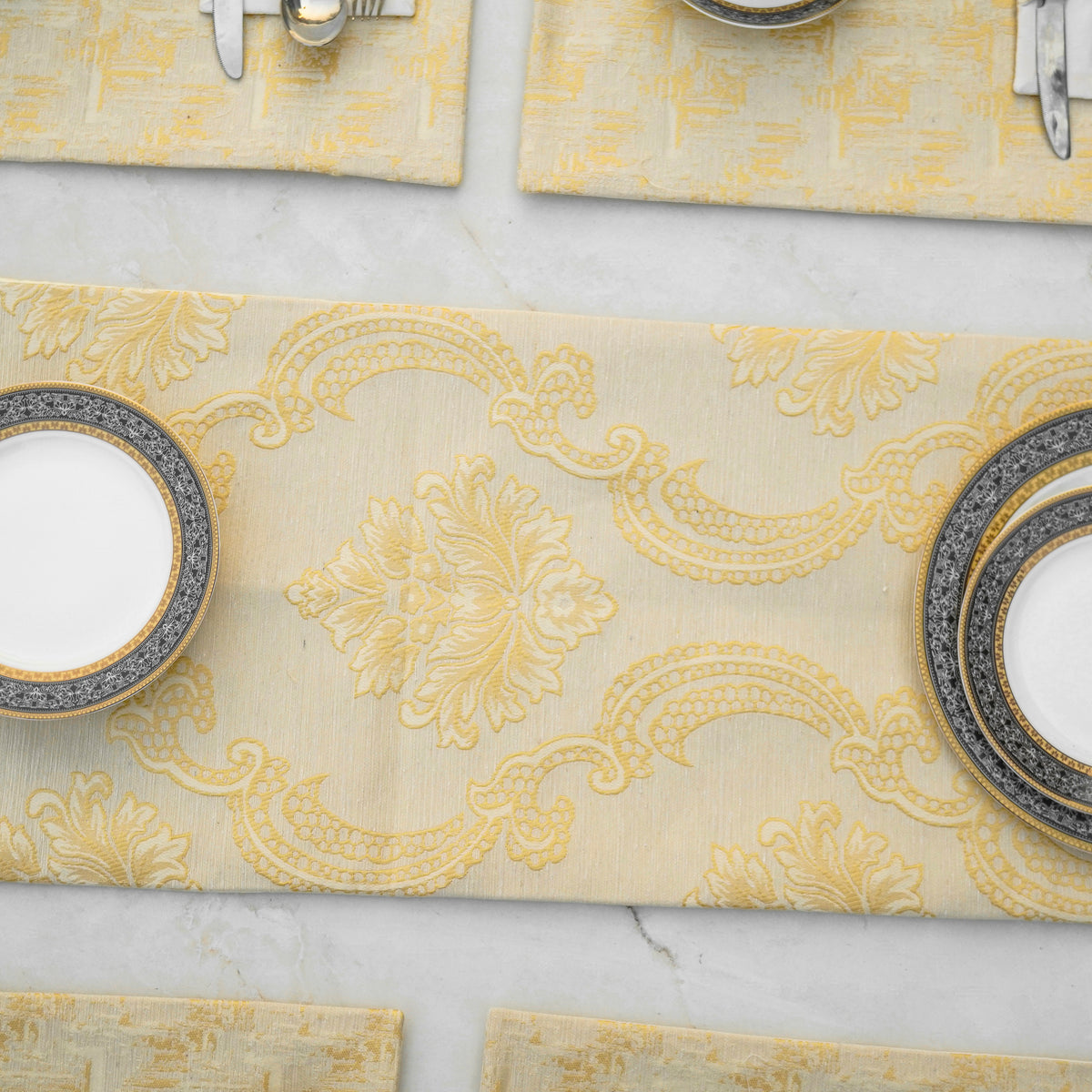 Zarwish Pearl Gold Table Set