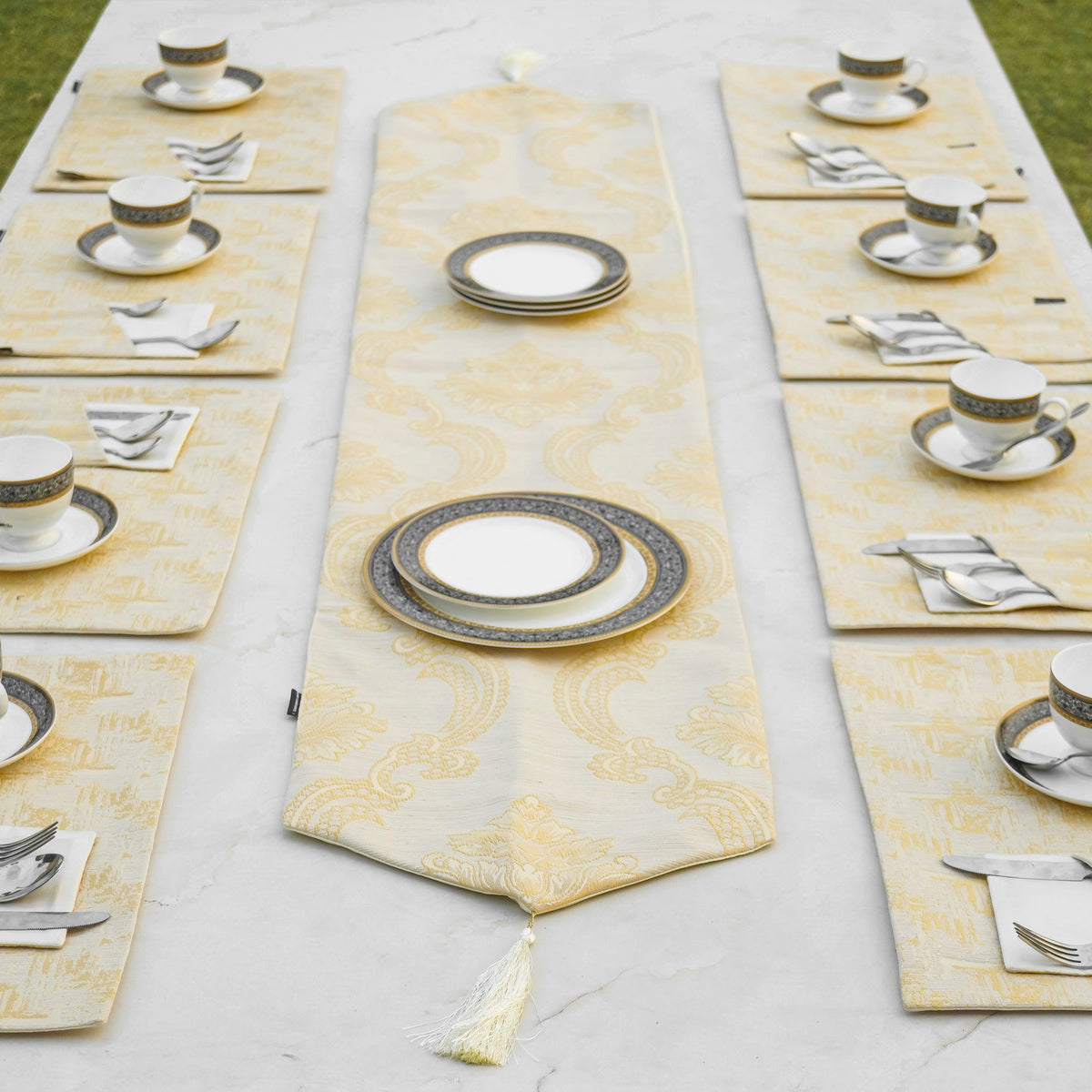 Zarwish Pearl Gold Table Set