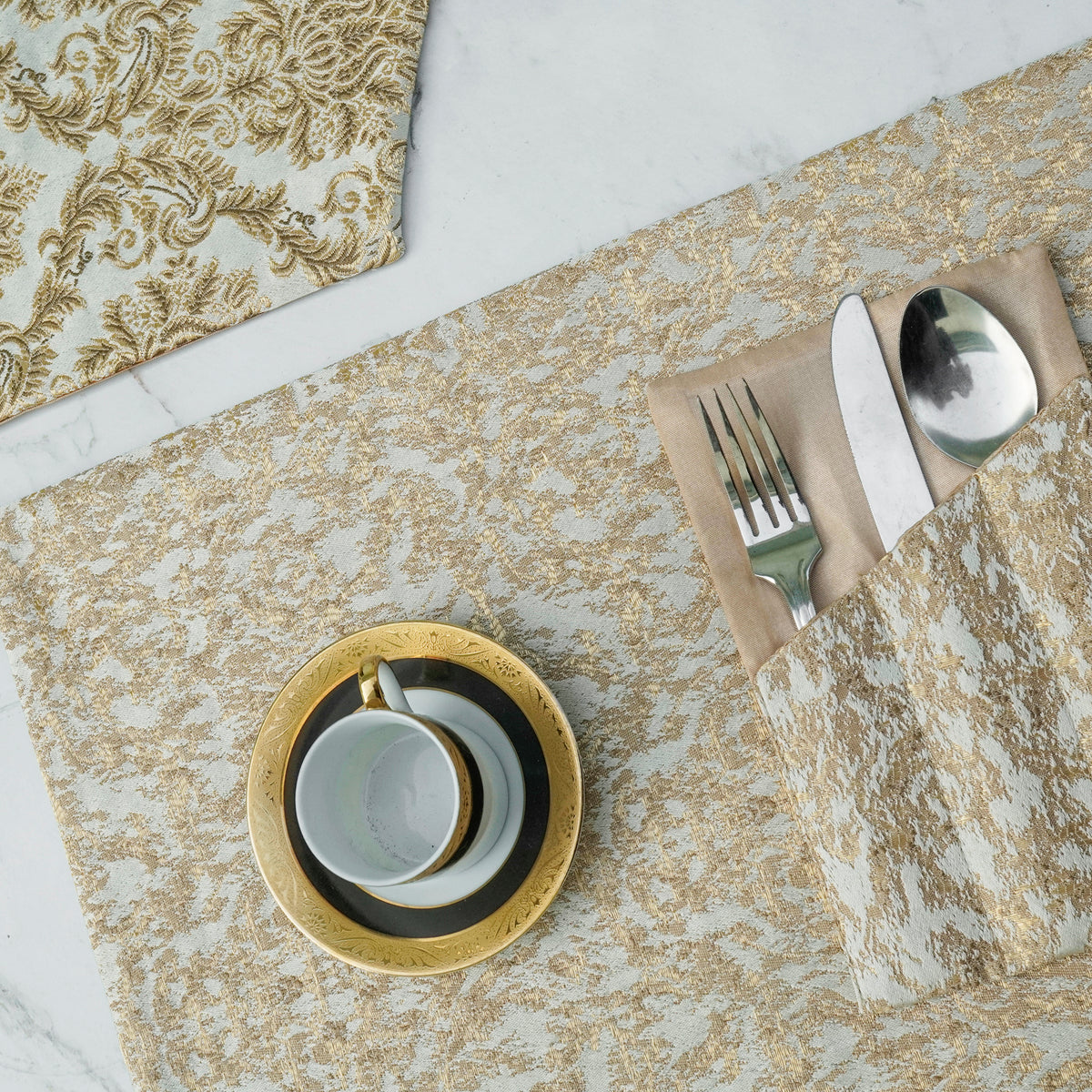 Zarmina Ivory Table Set