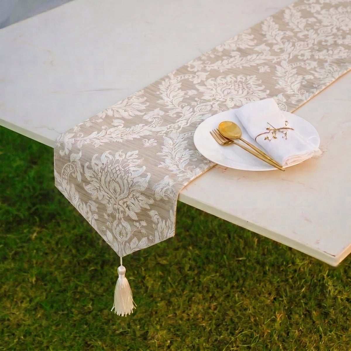 Majestic Bonanza Sand brown Table Runner